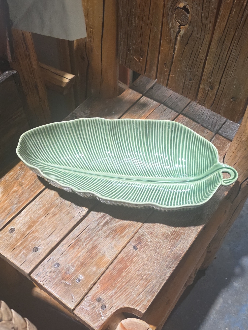Bordello Green Ceramic Leaf Serving Platter/Bowl